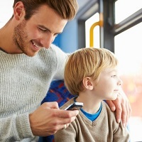Использование смартфонов взрослыми влияет на поведение детей