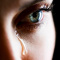 Запах женских слез блокирует агрессию у мужчин