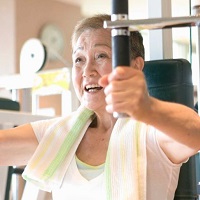 Для пожилых людей даже одна силовая тренировка в неделю очень полезна 