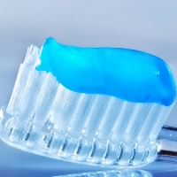 Зубная паста с гидроксиапатитом предотвращает кариес также эффективно, как паста с фтором
