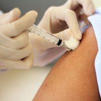 Вакцинация против гриппа на 40% снижает риск развития болезни Альцгеймера